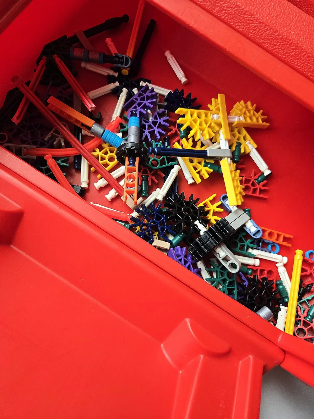 K'Nex Classic Red Storage Case with Mixed Parts Expansion Stash